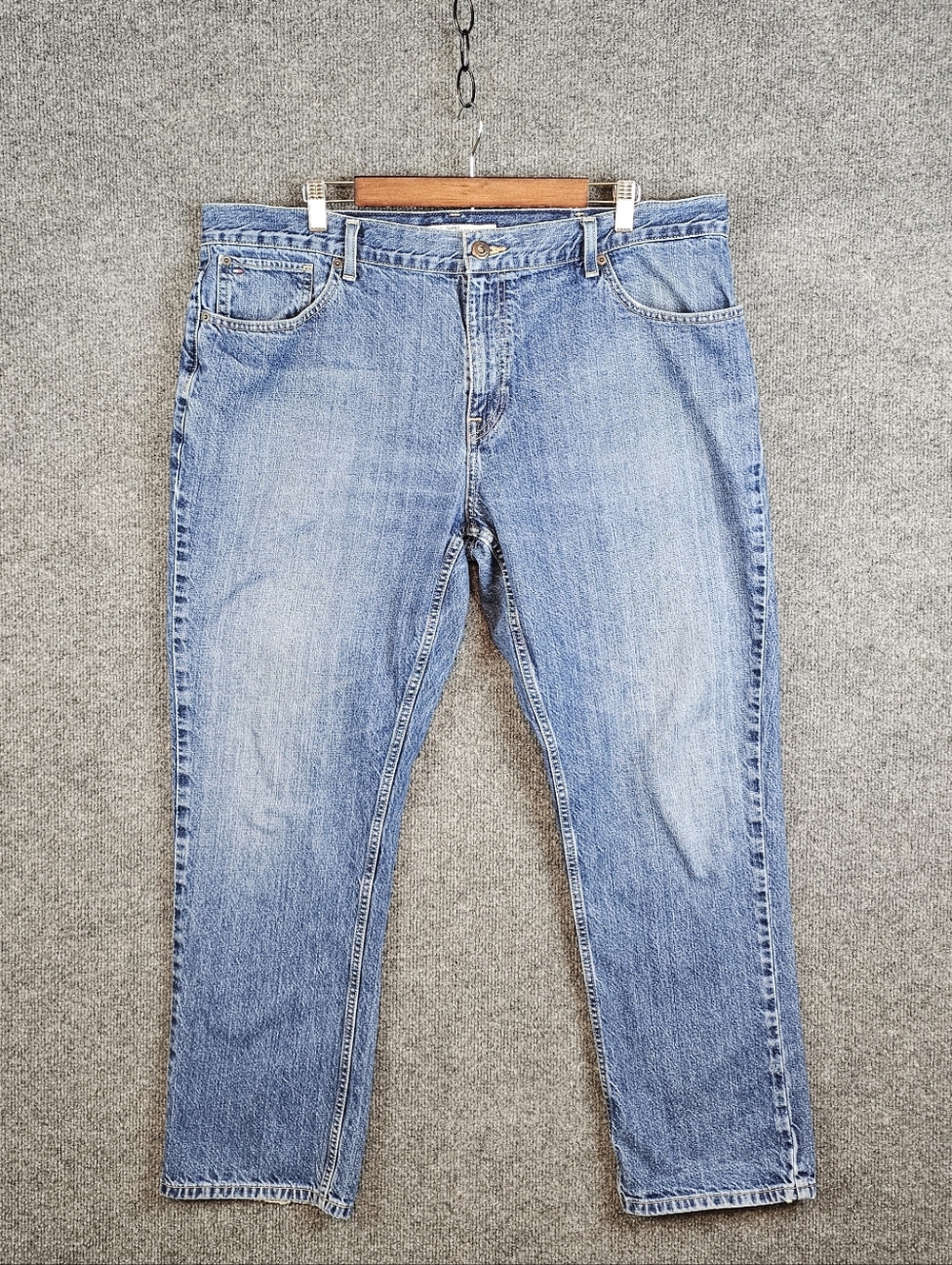 Classic Tommy Hilfiger Men's Straight Leg Jeans - Medium Wash
